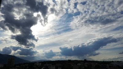 Облаци и студен северен вятър над България: валежи само в източните райони