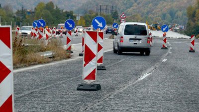 Маркировка, ремонти и обрушване на скатове: АПИ въвежда нова организация на движение на десетки километри пътища