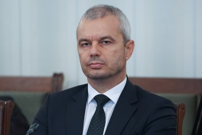 Костадинов иска референдум: Битка срещу барутния завод в Карлово