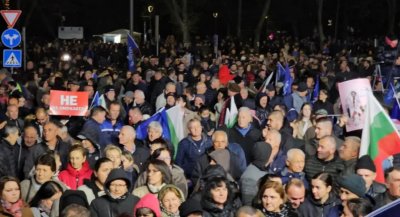 &bdquo;НЕ на омразата&ldquo;: Хиляди българи излязоха на контрапротести в страната в подкрепа на правителството (СНИМКИ+ВИДЕО)