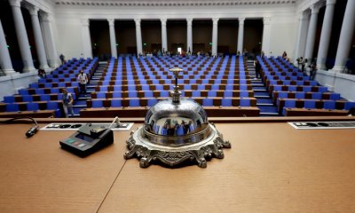 Политическа буря: Бюджетният хаос изправя правителството пред шести вот на недоверие