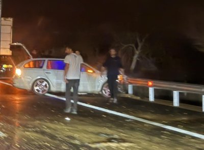 Катастрофа на АМ &bdquo;Тракия&ldquo;: Кола се заби в мантинелата край 99-и километър