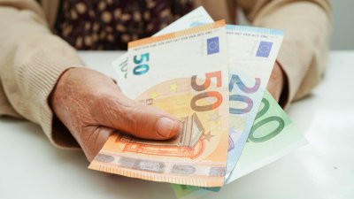 По-високи пенсии от 2026 г.: Средната стига 541 евро, минималната &ndash; близо 347 евро