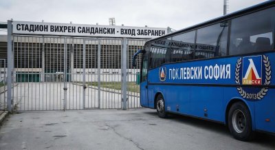 В ПОСЛЕДНИЯ МОМЕНТ: Коко Динев отказа да купи стария автобус на "Левски"