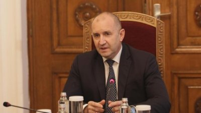Политическата криза на дневен ред: Президентът Радев продължава консултациите в сряда с БСП и ИТН