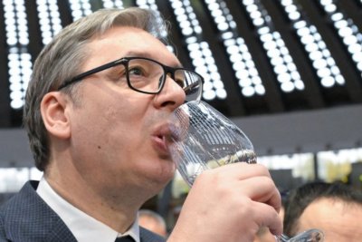 НАЗДРАВЕ: Вучич обяви почти всичките си съседи, включително и България, за свои исторически врагове