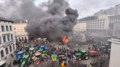Брюксел в пламъци: Европейските фермери накараха фон дер Лайен да се заеме с реалността (ВИДЕО)