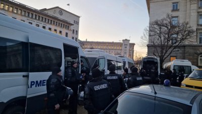 Полицията нащрек за провокации: 20 КПП-та и оперативни екипи в готовност за новия протест в &bdquo;Триъгълника на властта&ldquo;