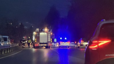 Тежка катастрофа блокира движението през Владая, жена е с опасност за живота