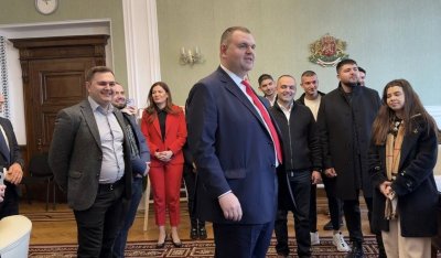 Делян Пеевски посрещна млади посетители в Музея на сглобката (СНИМКИ)