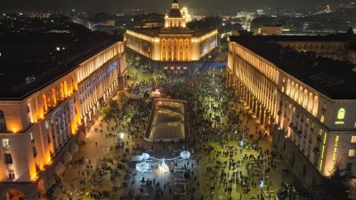 Първи протести след оставката на правителството: Гражданите излязоха с нови искания в София и други големи градове (СНИМКИ)