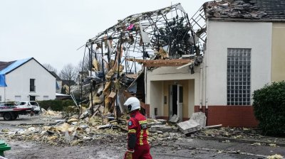 Ужас край Париж: Три деца и майка им ранени при разрушителна експлозия (ВИДЕО)