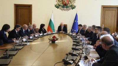 АНАЛИЗ: 2025 г. не реши политическата криза в България. Влизаме в еврозоната с кабинет в оставка