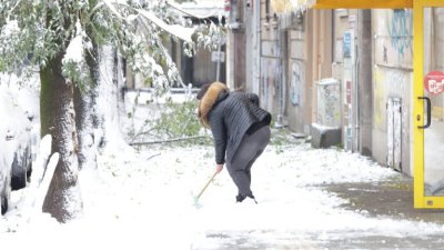 Столична община санкционира десетки обекти заради непочистен сняг