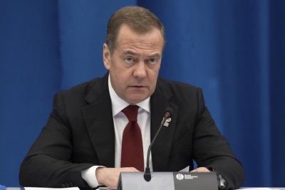 Медведев след удара по Венецуела: Ядреното оръжие е единствената защита