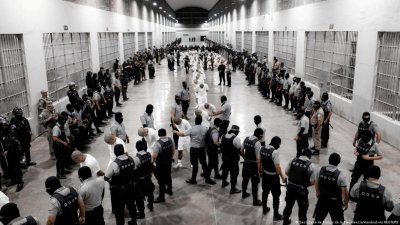Венецуелските власти обещаха масово освобождаване на затворници