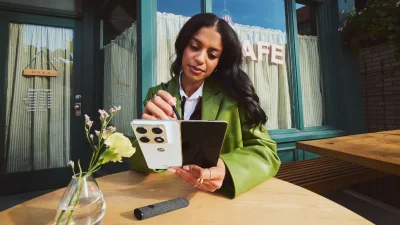 Motorola влиза в премиум сегмента със сгъваемия Razr Fold