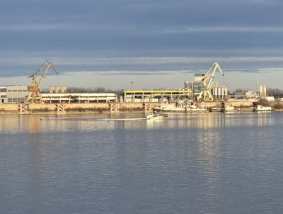 Потъващ кораб край Свищов буди тревога сред местните