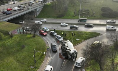 Бетоновоз се обърна на ключов пътен възел в София