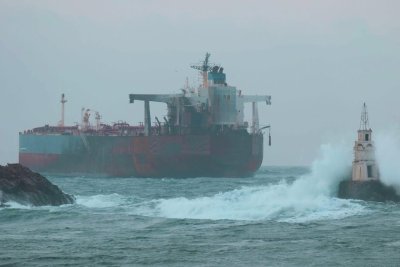 Морска администрация иска 270 371 евро от собственика на танкера &bdquo;Кайрос&ldquo;