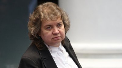 Наталия Киселова: Президентът може да членува в партия, но не и да я ръководи
