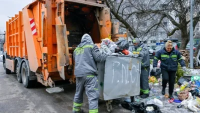 СО: Работата по сметопочистването продължава и през почивните дни