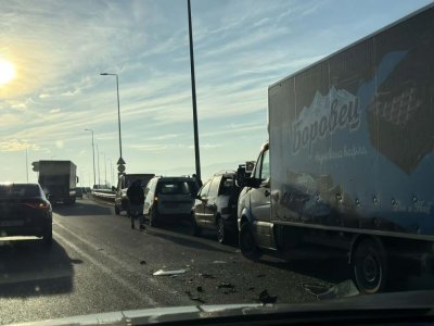 Катастрофа блокира лентата към Ботевградско на Северната скоростна тангента в София