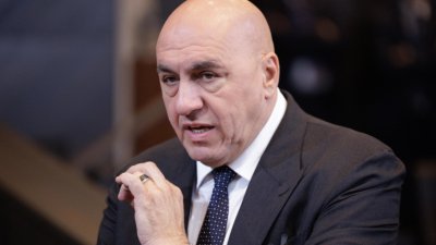 Италианският министър на отбраната се подигра с изпращането на европейска военна мисия в Гренландия