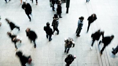 МОТ: Световната безработица остава ниска, но бедността сред работещите нараства