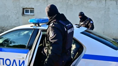 Задържаха многократно осъжданите &bdquo;Бръмбара&ldquo; и &bdquo;Ширката&ldquo; след домова кражба в София
