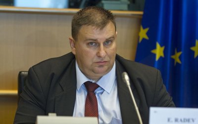 Евродепутатът Емил Радев настоя за твърд контрол върху миграцията: Който няма право да остане, да бъде върнат веднага