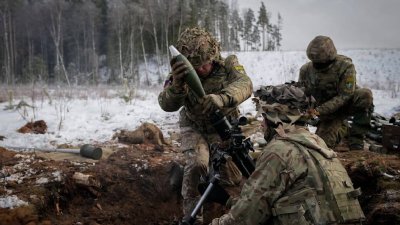 BILD: НАТО ще изгради автоматизирана отбранителна зона с роботи и дронове на границата с Русия