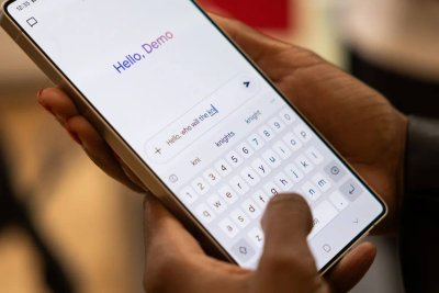 Apple планира да преформатира гласовия си асистент Siri в пълноценен чатбот