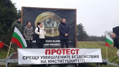 Протест срещу войната по пътищата блокира пътя Бяла &ndash; Ботевград (СНИМКИ+ВИДЕО)