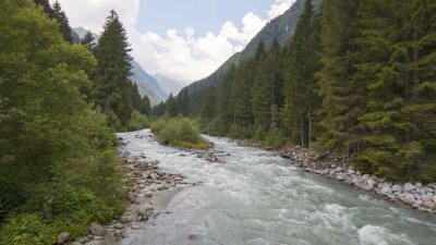 Хиляди километри балкански реки са увредени заради бентове и малки ВЕЦ
