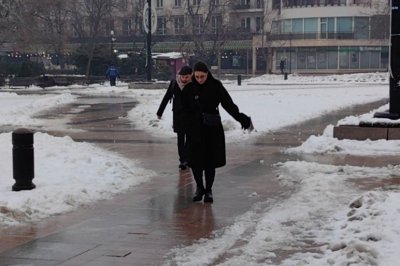 Неучебен ден и безплатен градски транспорт в Русе заради опасната поледица