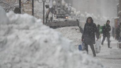 Силни снеговалежи в Япония: 16 загинали и стотици ранени