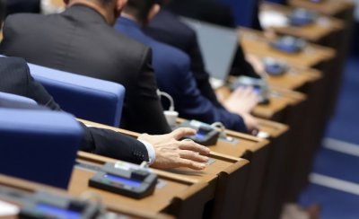 Народното събрание въведе строги мерки за безопасност при атракционните услуги