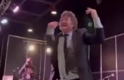 MEDIAMALL ви пожелава хубав и весел ден с танца на новоизбрания аржентински президент (ВИДЕО)