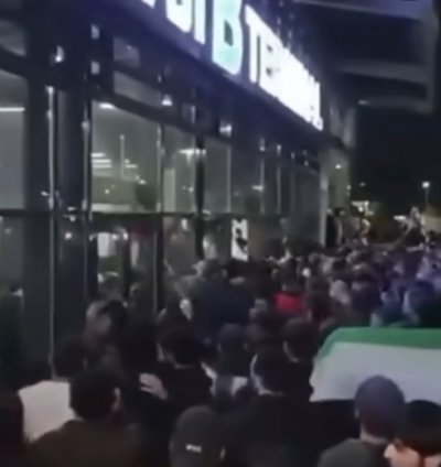Антисемити щурмуваха летището в Дагестан в търсене на хора с израелски произход (ВИДЕО)
