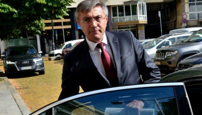 Доган отстранил Карадайъ заради срещата му с кандидата на опозицията за президент на Турция