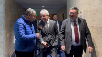 Депутатите с бодра стъпка се явиха в парламента, за да се заемат с народните дела (ВИДЕО)