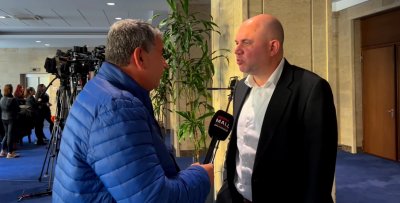 Депутатът Владислав Панев от ПП-ДБ се огъна пред MEDIAMALL (ВИДЕО)