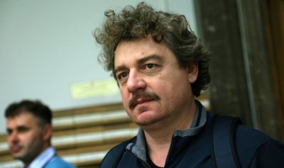Камен Донев си нае частни охранители, за да го пазят от народната любов