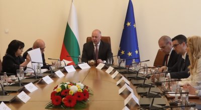 Министерският съвет в оставка отново започна редовното си заседание без изявление на Росен Желязков