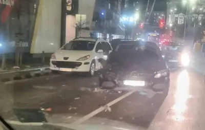 Четири автомобила се удариха на столичен булевард, образува се задръстване (СНИМКИ)