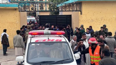 Кървава атака в Исламабад: Десетки убити в шиитска джамия