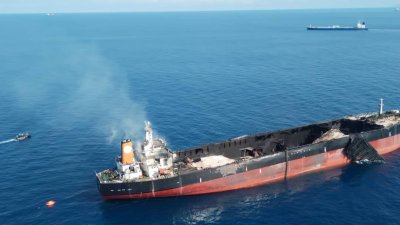 Два танкера задържани в Малайзия за нелегална търговия с петрол за 129 млн. долара