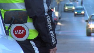 За да избегне глоба: 74-годишен шофьор удари полицай в Димитровград