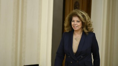 Президентът Йотова продължава консултациите